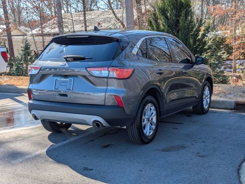 Used 2022 Ford Escape SE w/ Cold Weather Package image 3