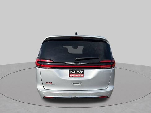 Used 2023 Chrysler Pacifica Touring-L FWD image 7