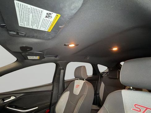 Used 2015 Ford Focus ST image 32