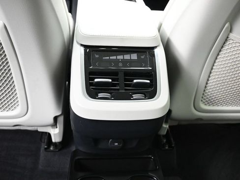 Used 2024 Volvo XC90 B6 Plus w/ Protection Package Premier AWD/4WD image 16