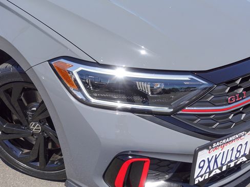 Used 2024 Volkswagen Jetta GLI Autobahn FWD image 2