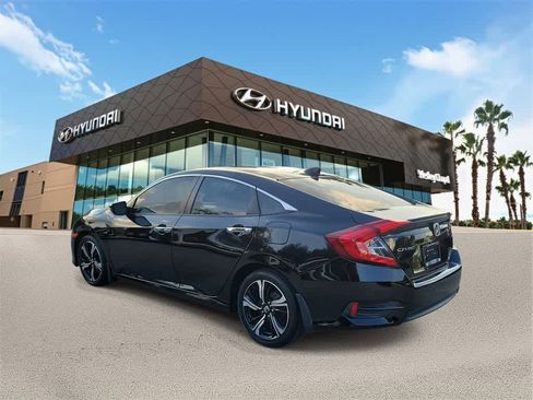 Used 2018 Honda Civic Touring image 2