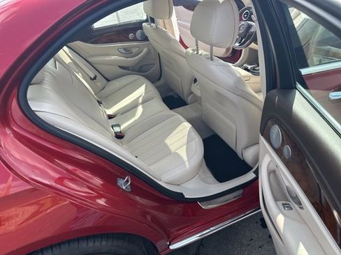 Used 2018 Mercedes-Benz E 400 4MATIC Sedan w/ Premium 3 Package (Q03) image 19