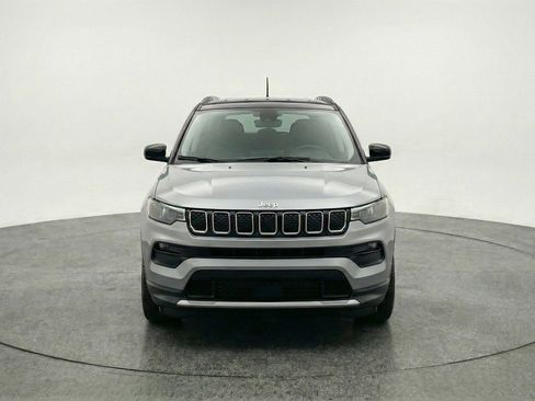 Used 2025 Jeep Compass Limited AWD/4WD image 2
