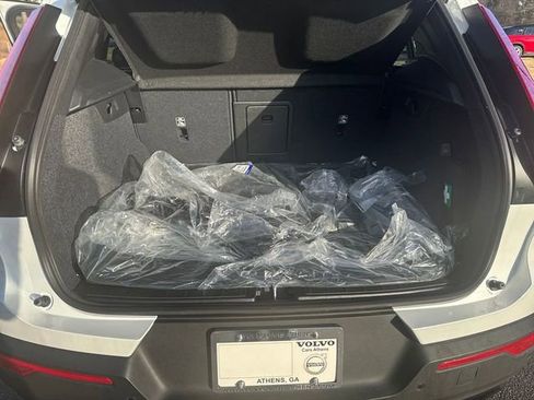 Certified 2025 Volvo XC40 B5 Plus w/ Protection Package Premier image 28