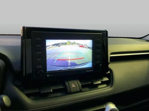 Used 2021 Toyota RAV4 LE FWD image 28