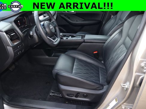 Used 2024 Nissan Rogue Platinum w/ Platinum Premium Package FWD image 16