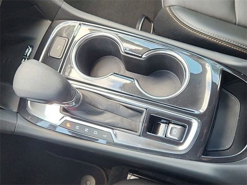 Used 2024 Chevrolet Equinox Premier image 15