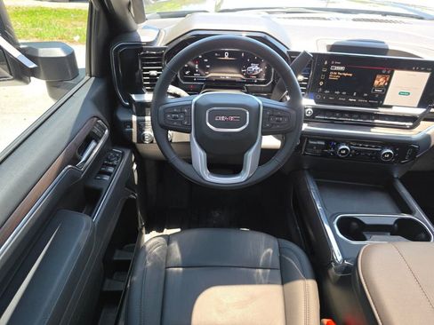 Used 2025 GMC Sierra 3500 SLT w/ SLT Convenience Package AWD/4WD image 20