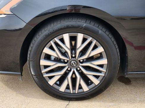 Used 2024 Nissan Altima 2.5 SV image 9