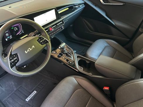 Certified 2025 Kia Niro FWD image 10