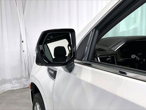 Used 2022 GMC Yukon Denali w/ Denali Premium Package image 10