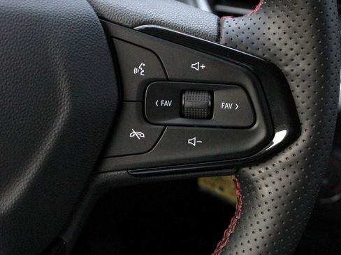 Used 2024 Chevrolet Trax RS w/ Driver Confidence Package image 31