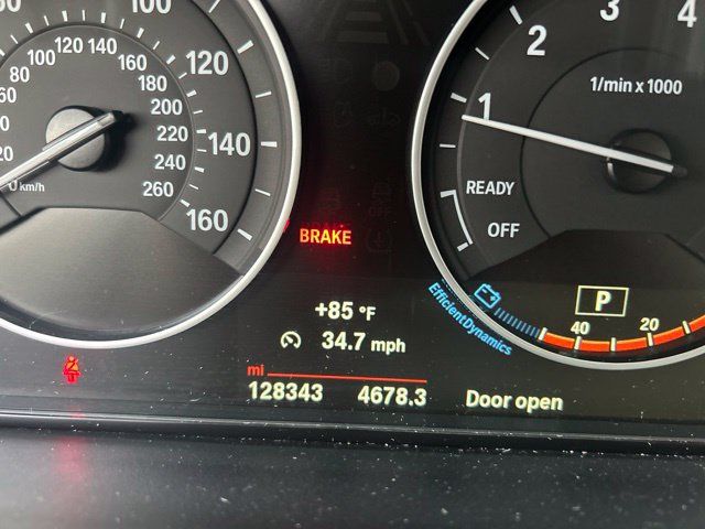 Used 2017 BMW 320i xDrive Sedan AWD/4WD image 9