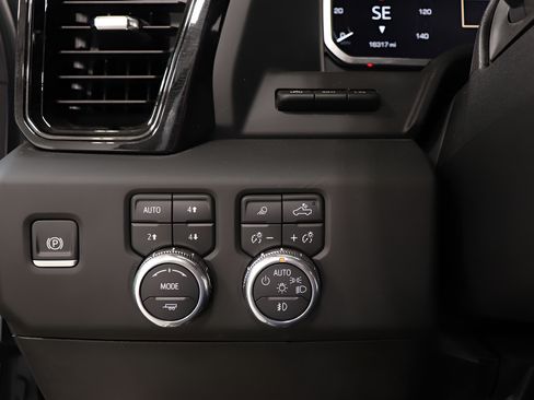Used 2026 GMC Sierra 2500 AT4 w/ AT4 Premium Plus Package AWD/4WD image 20