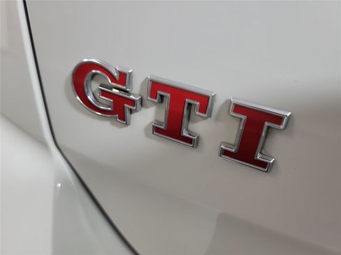 Used 2020 Volkswagen Golf 4-Door FWD image 7