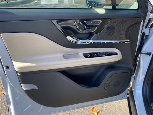 New 2026 Lincoln Corsair Premiere image 10