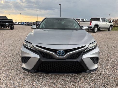 Used 2020 Toyota Camry SE FWD image 3