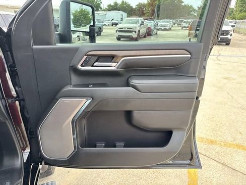 Used 2024 Chevrolet Silverado 2500 High Country w/ High Country Premium Package AWD/4WD image 30
