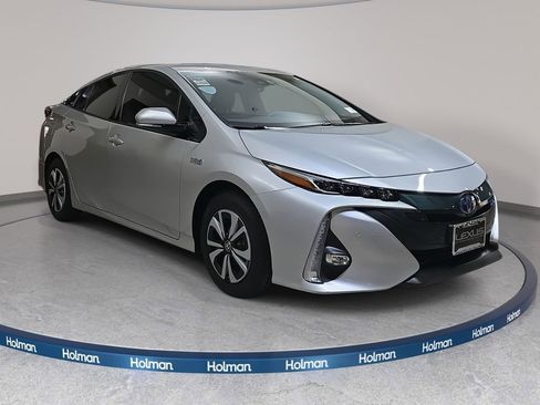 Used 2019 Toyota Prius Prime Advanced w/ Preferred Accessory Package image 4