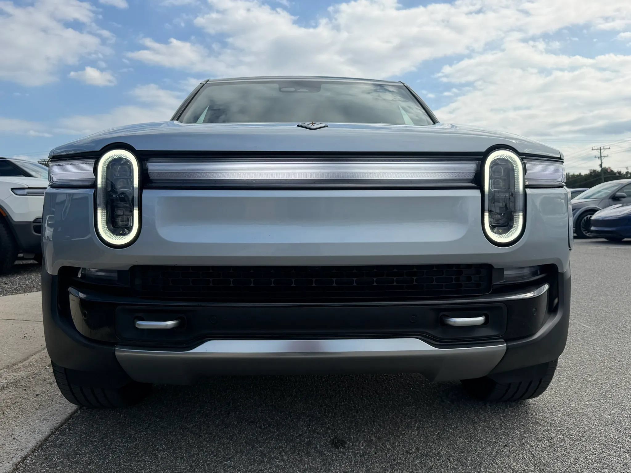 Used 2025 Rivian R1S Adventure Dual AWD/4WD image 25