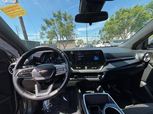 Used 2025 Chevrolet Equinox LT FWD image 34