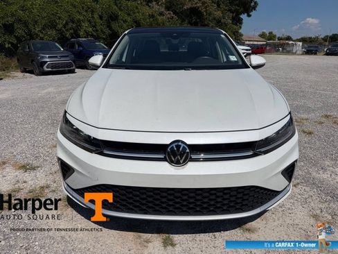 Used 2025 Volkswagen Jetta SEL FWD image 8