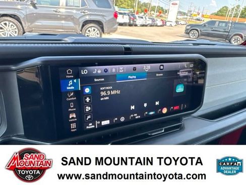 Used 2025 Jeep Wrangler Unlimited Sahara AWD/4WD image 21