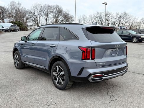 Used 2023 Kia Sorento S image 4