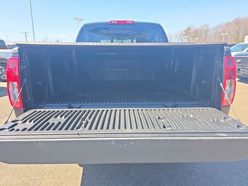 Used 2018 Nissan Frontier SV image 16
