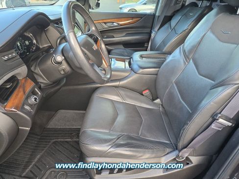Used 2017 Cadillac Escalade Premium Luxury RWD image 13
