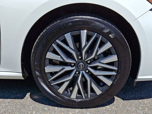 Certified 2025 Nissan Altima 2.5 SV FWD image 9