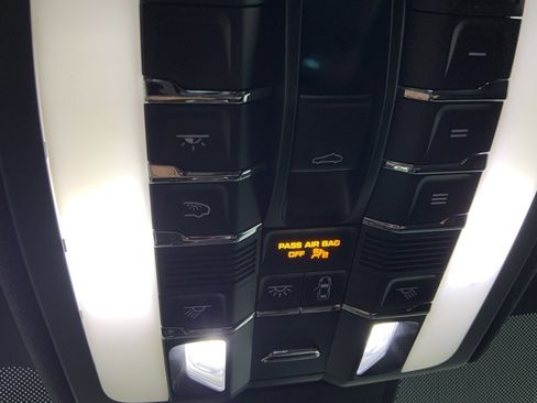 Used 2014 Porsche Cayenne w/ Basic Package image 33