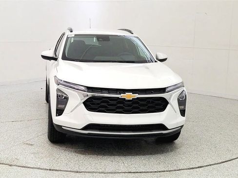 New 2026 Chevrolet Trax LT w/ Driver Confidence Package FWD image 2