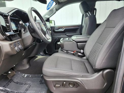 Used 2024 Chevrolet Silverado 1500 LT AWD/4WD image 16