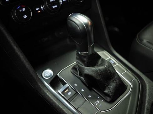 Used 2019 Volkswagen Tiguan SE image 21