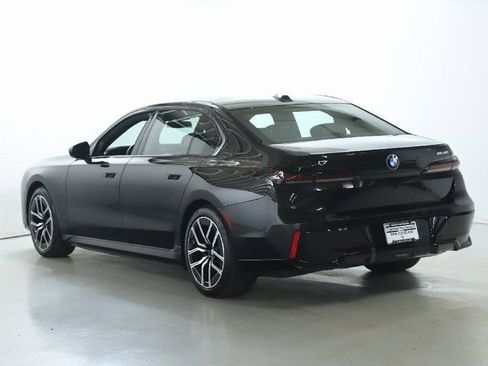 Certified 2025 BMW i7 xDrive60 image 41