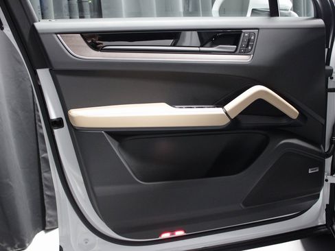 New 2026 Porsche Cayenne S image 25