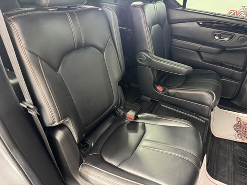 Used 2025 Honda Pilot TrailSport image 39