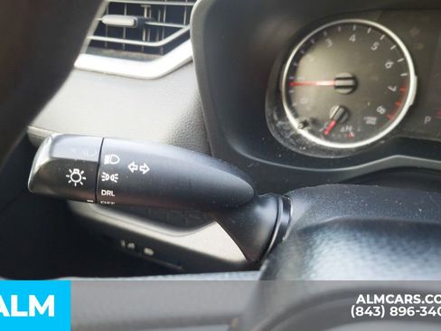 Used 2019 Toyota RAV4 LE FWD image 33