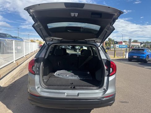 Certified 2024 GMC Terrain SLE image 28