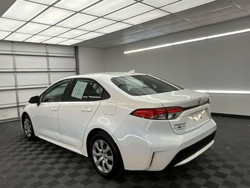 Used 2021 Toyota Corolla LE image 20