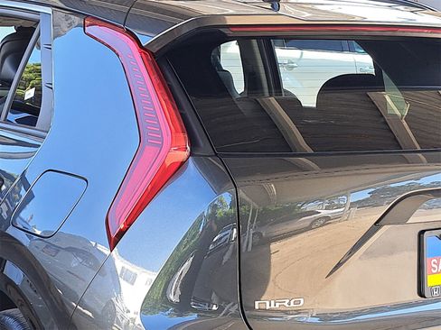 Used 2023 Kia Niro EX Touring image 34
