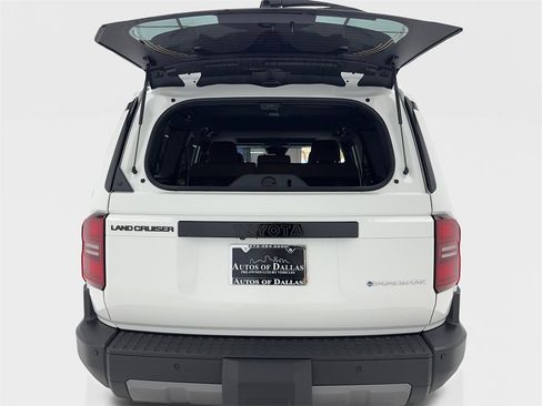 Used 2025 Toyota Land Cruiser w/ Premium Package image 11