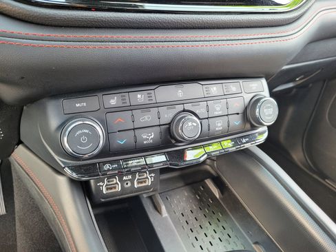 Used 2025 Dodge Durango GT AWD/4WD image 20