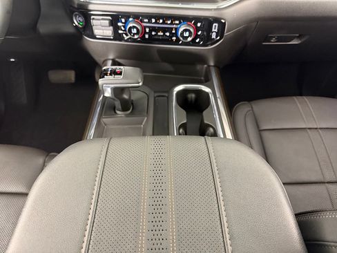 Used 2024 Chevrolet Silverado 1500 High Country w/ Technology Package AWD/4WD image 17