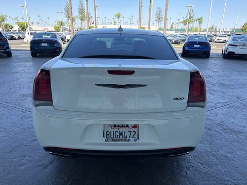 Used 2020 Chrysler 300 Touring w/ Sport Appearance Package RWD image 4