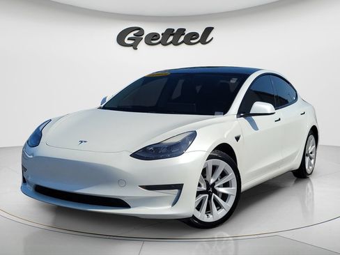 Used 2023 Tesla Model 3 Standard Range RWD image 1