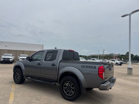 Certified 2020 Nissan Frontier SV w/ Midnight Edition Floor Mats RWD image 14