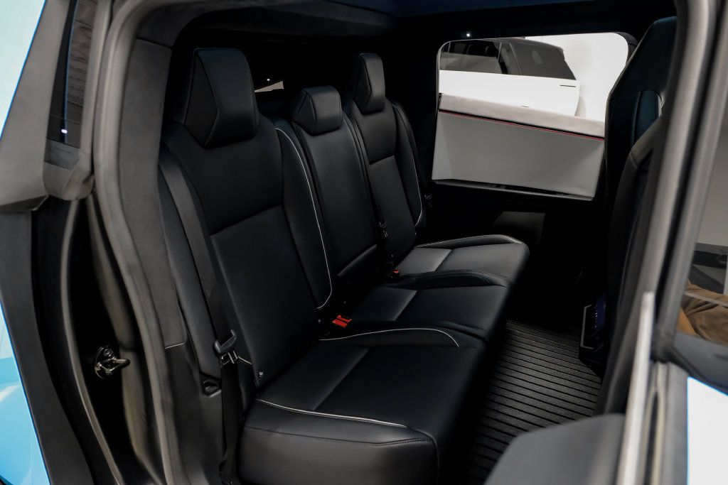 Used 2024 Tesla Cybertruck AWD Crew Cab image 35